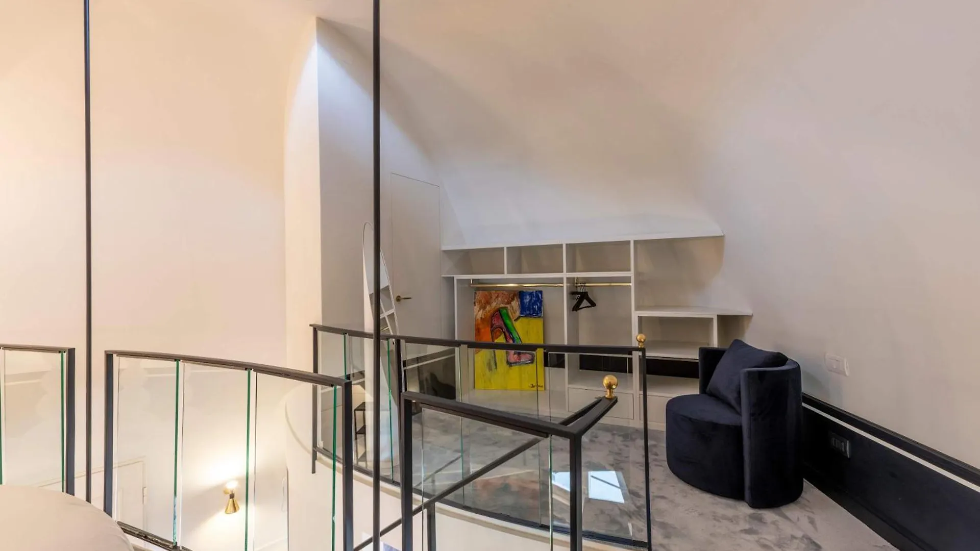 Stunning Cupola Apt-Steps From San Babila & Duomo Mailand 0*,  Italien