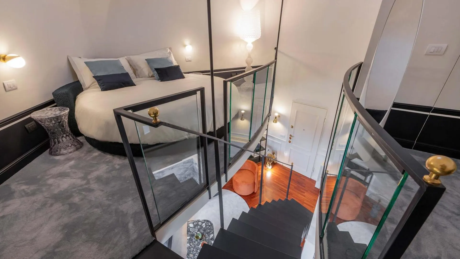 Apartment Stunning Cupola Apt-Steps From San Babila & Duomo Mailand Italien