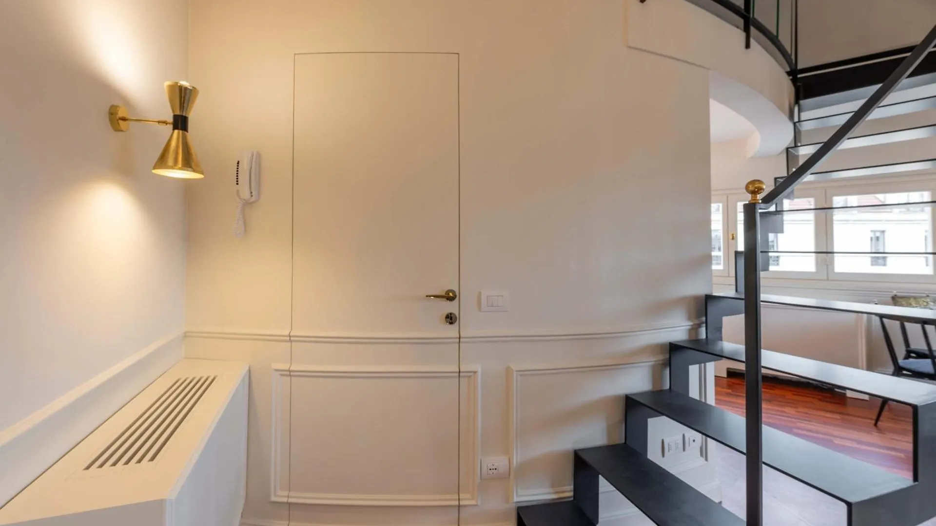 Stunning Cupola Apt-Steps From San Babila & Duomo Mailand Apartment