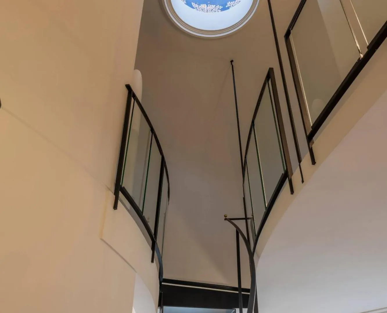 Stunning Cupola Apt-Steps From San Babila & Duomo Mailand 0*,