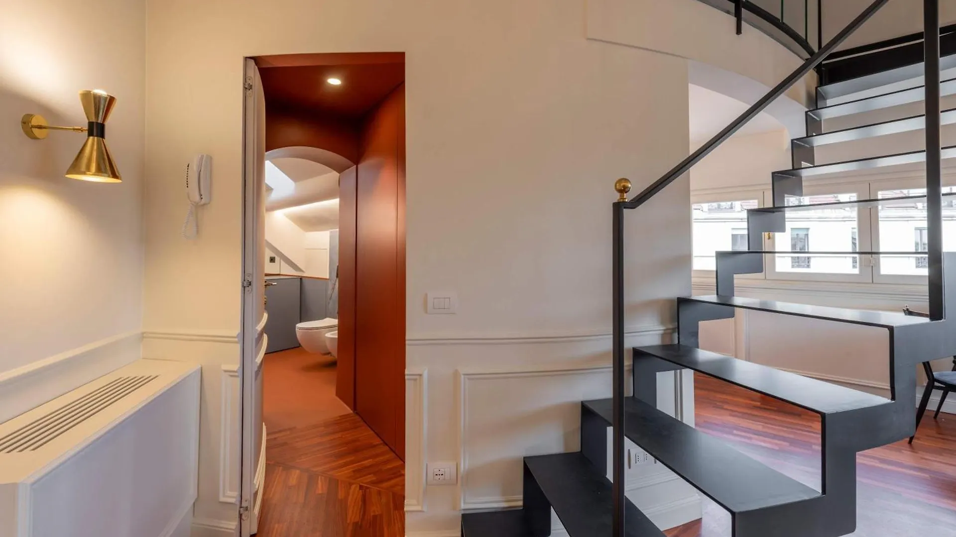 Apartment Stunning Cupola Apt-Steps From San Babila & Duomo Mailand Italien