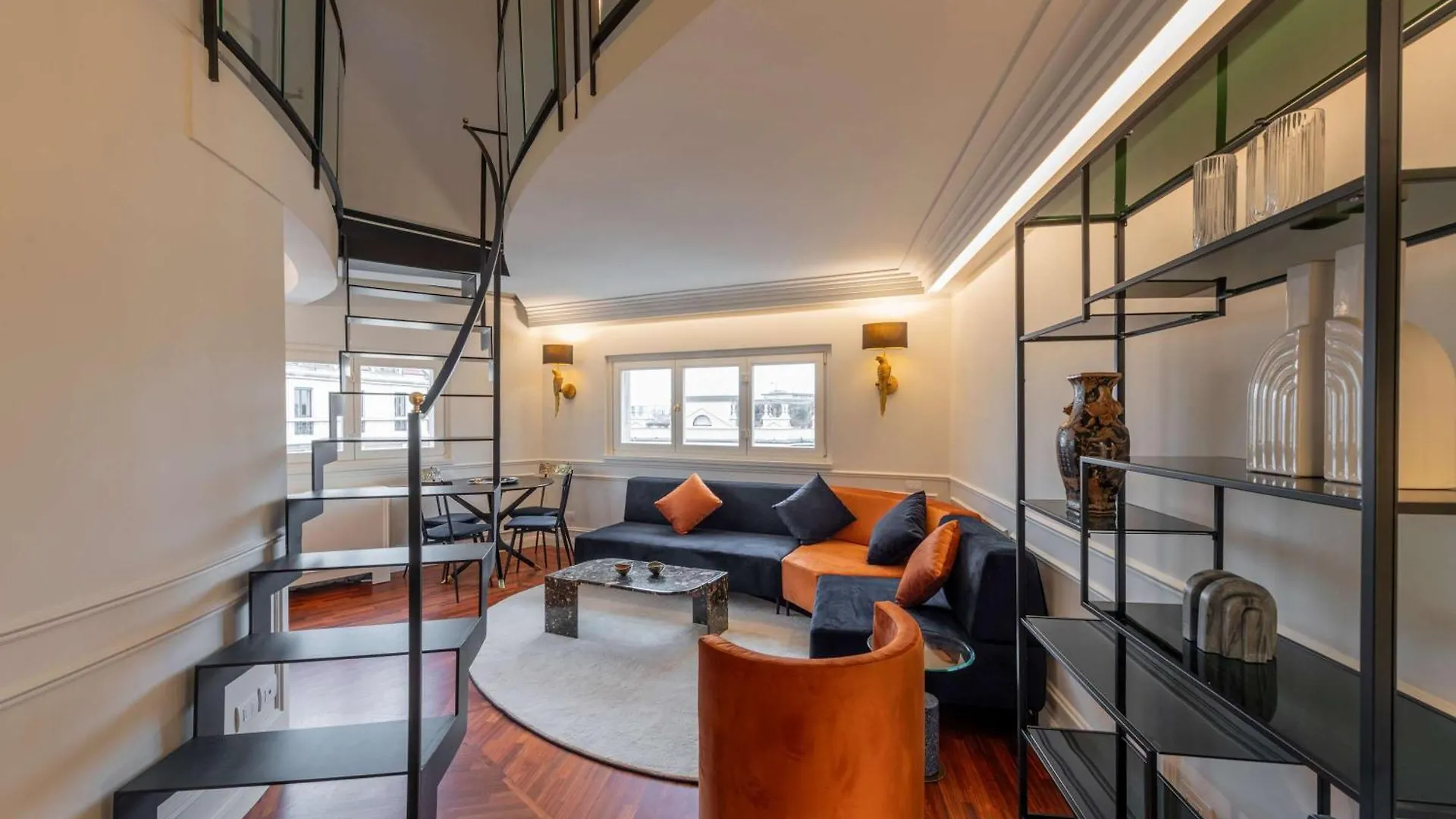 Stunning Cupola Apt-Steps From San Babila & Duomo Mailand Apartment