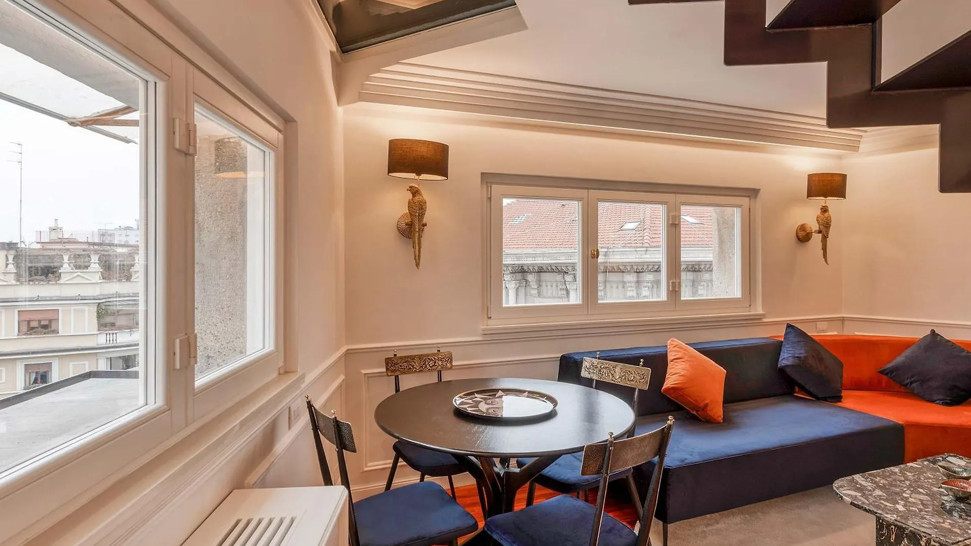 Stunning Cupola Apt-Steps From San Babila & Duomo Mailand Apartment
