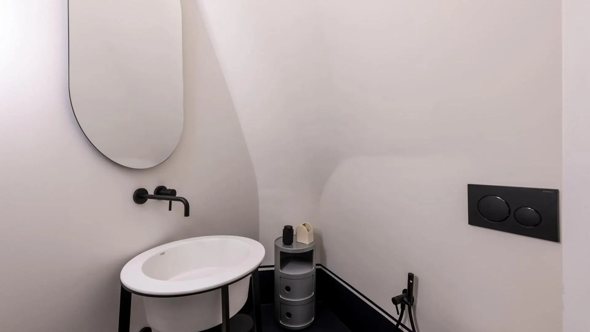 מילאנו Stunning Cupola Apt-Steps From San Babila & Duomo 0*,